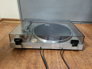 Hitachi HT-50S Direct-Drive Turntable (3 foto / 3)