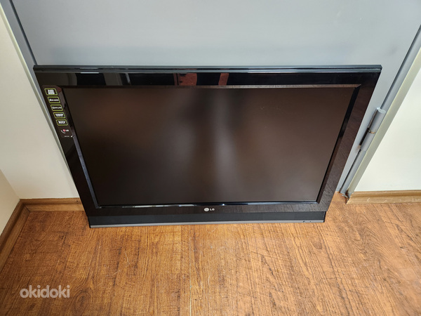 LG 32LC42 TV (32") HD Black (foto #1)
