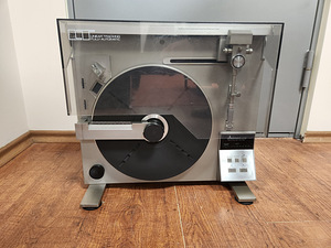 Mitsubishi LT-5V Vertical Linear Tracking Turntable (2 foto / 3)