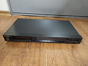 Technics ST-600 Quartz Synthesizer AM/FM Stereo Tuner (2 foto / 3)