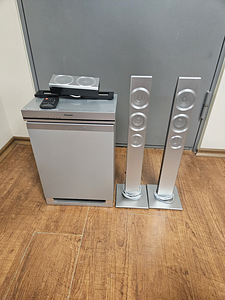 Panasonic SC-HTB770 300W Home Theater System with Subwoofer (1 foto / 3)