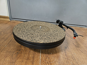 Pro-Ject RPM 1.3 Genie Pearl Turntable (2 foto / 3)