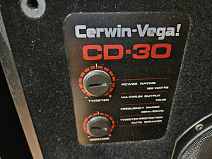 Напольные колонки CERWIN VEGA CD-30. (5 фото из 5)