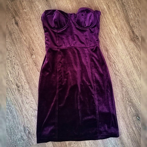 Бордово-фиолетовое вечернее бархатное платье, приталенное платье-бюстье