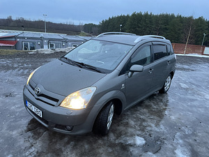 Toyota Corolla Verso (2 foto / 15)
