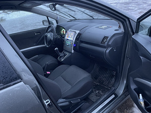 Toyota Corolla Verso (4 foto / 15)