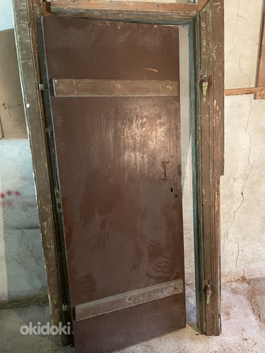 дверь сарая с косяками и защелкой (фото #2)