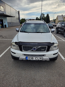 Volvo XC90 (2 фото из 6)