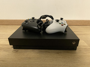 Xbox One X 1TB kaks pulti (2 foto / 3)
