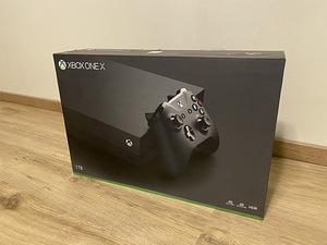 Xbox One X 1TB kaks pulti (3 foto / 3)