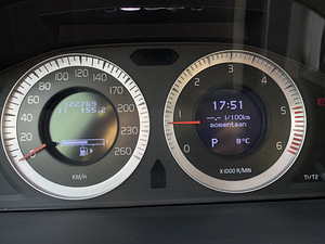 Volvo V60 2.0 SUMMUM D3 120kW (10 foto / 14)
