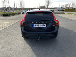 Volvo V60 2.0 SUMMUM D3 120kW (11 foto / 14)