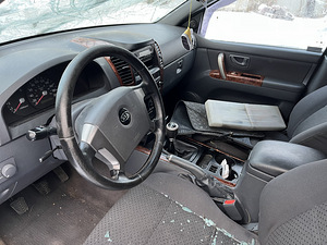 Kia sorento 2,5d 103kw varuosadeks (7 foto / 9)