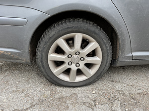 Toyota avensis 2.2 varuosadeks 130kw (8 foto / 8)