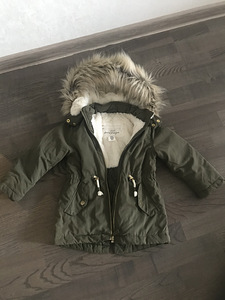 Курточка H&M 104 (1 фото из 3)