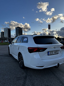 Toyota Avensis (3 foto / 13)