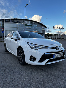 Toyota Avensis (7 foto / 13)