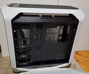 Korpus Corsair Graphite Series™ 780T White Full-Tower valge (8 foto / 10)