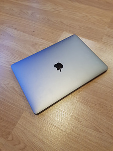 MacBook Pro (2 foto / 2)