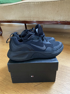 Nike botased 36.5