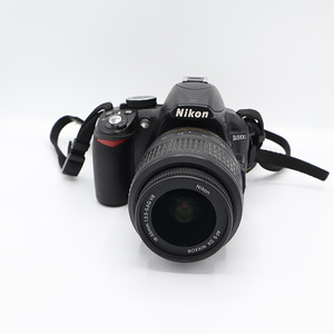 Nikon D3100 APS-C peegelkaamera + 18-55 objektiiv (2 foto / 7)
