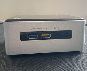 Intel NUC, väike lauaarvuti (1 foto / 2)