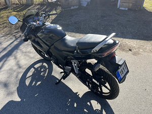 HONDA CBR 125R (3 foto / 6)