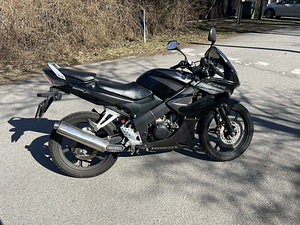 HONDA CBR 125R (1 foto / 6)