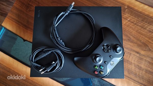 Xbox One X 1 ТБ (фото #2)