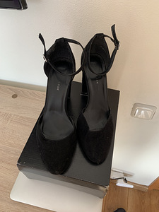 Высокие каблуки (2 фото из 3)