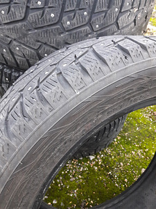 Резина 225/50 r17 шипы (3 фото из 3)
