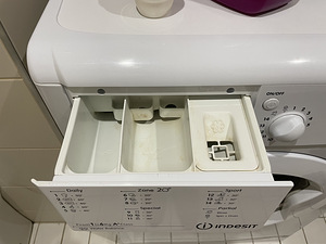 Стиральная машина Indesit (3 фото из 4)