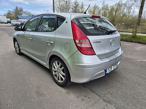 Авто в аренду / Аренда авто / (7 фото из 10)