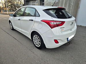 Авто в аренду / Аренда авто (4 фото из 10)