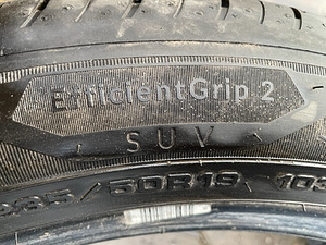 235/50 R19 (3 foto / 4)