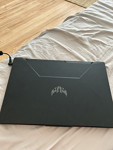 Asus gamer laptop (4 foto / 5)