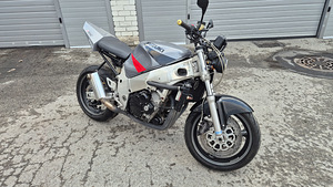 SUZUKI GSX-R 600 (2 foto / 10)