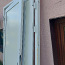 Дверь с белой металлической рамой. Содержание древесины. (фото #2)