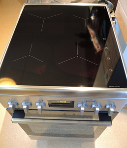 Uus induktsioonpliit Electrolux (5 foto / 5)