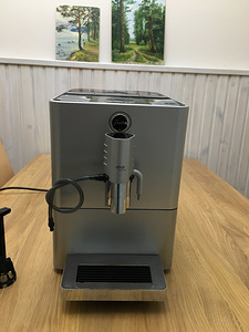 JURA ENA Micro 9 One Touch Täisautomaatne espressomasin (1 foto / 3)