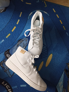 Nike uued tossud naistele 40 (1 foto / 5)