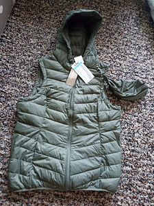 Uus vest naistele suurus L (1 foto / 3)