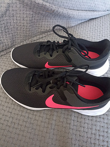Nike uued tossud naistele suurus 41 (1 foto / 8)