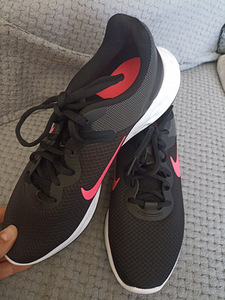 Nike uued tossud naistele suurus 41 (3 foto / 8)
