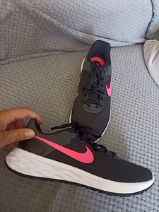 Nike uued tossud naistele suurus 41 (4 foto / 8)