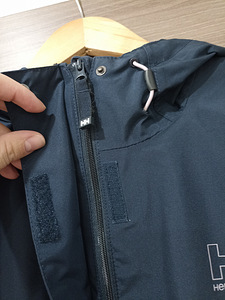 Uus HELLY HANSEN jope naistele suurus xl (3 foto / 6)