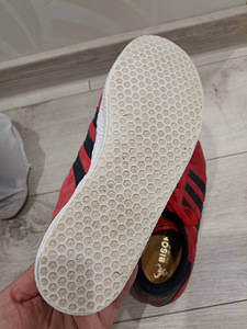 Adidas приличные кроссовки для девочки, размер 36,5 (3 фото из 6)