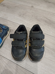 Adidas tossud poisile 22 ja sandaalid 22 hind kõik koos (2 foto / 6)