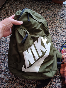 Nike seljakotid poisile (2 foto / 9)