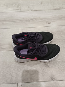 Nike uued tossud naistele suurus 41 (3 foto / 8)